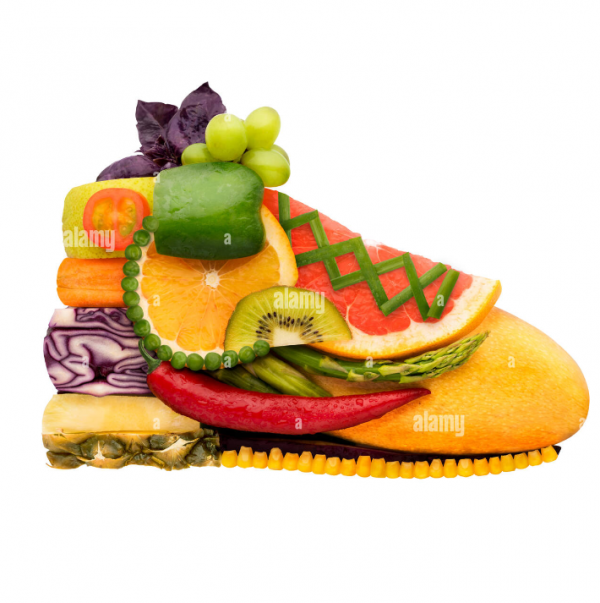 Sepatu dengan detail berbentuk buah-buahan seperti jeruk dan apel